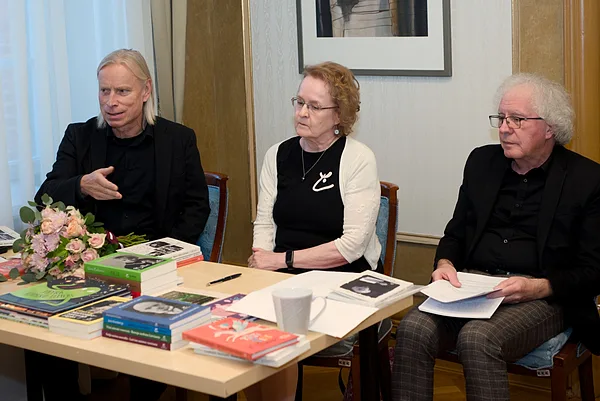 Runoilija&nbsp;Olli Heikkonen, Mirja Hovila,&nbsp;latvialainen runoilija Guntars Godiņš&nbsp;Paperiporon 10-vuotisjuhlatapahtumassa.